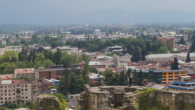 ზაფხულის ღია საათები